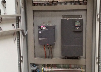 Instal·lació d’Armari electric amb pulsadors